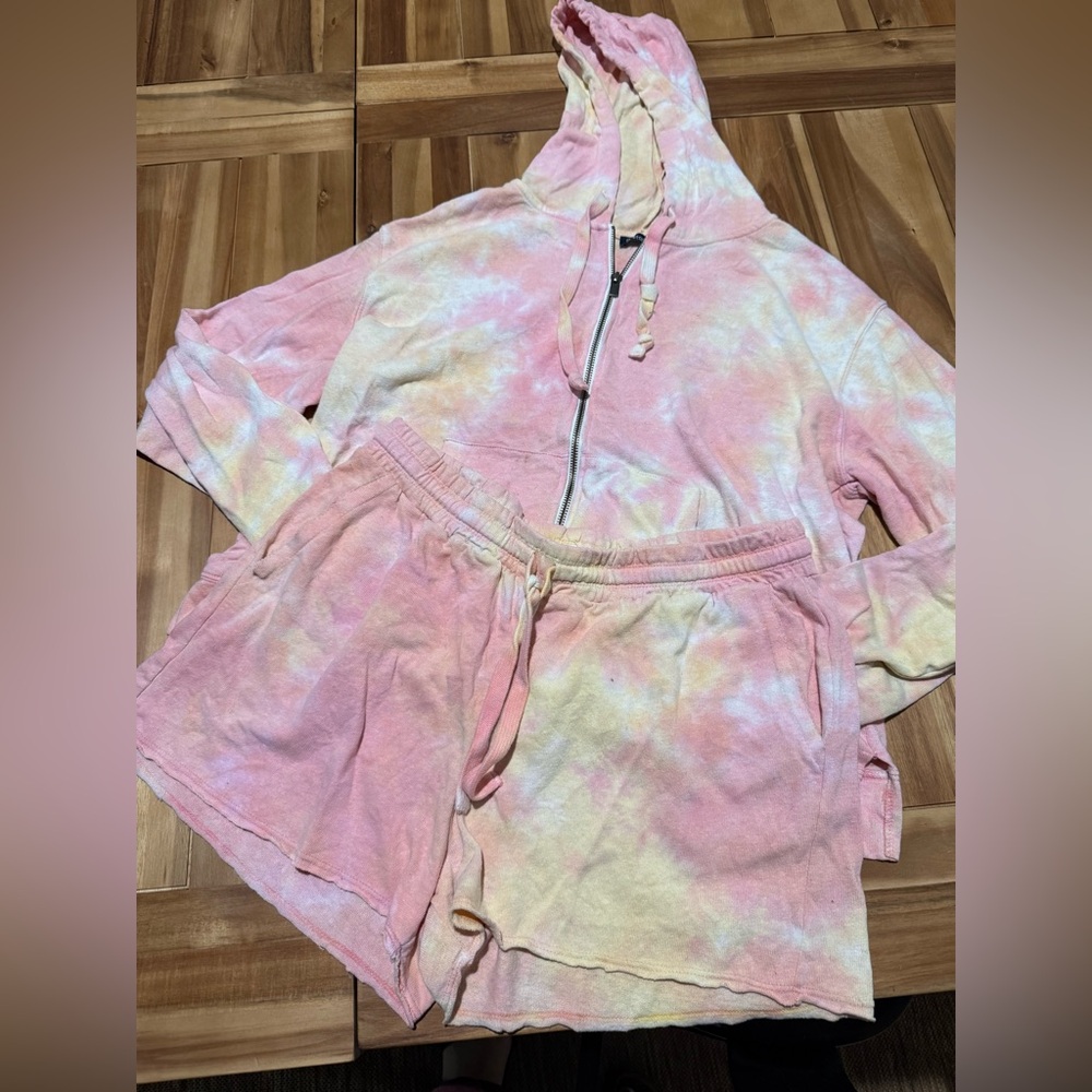 Splendid tie dye 2 piece hoodie & shorts set LG/XL